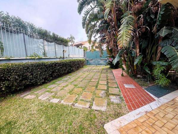 Foto Villa in vendita a Aci Catena