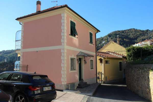 Foto Villa in vendita a Alassio