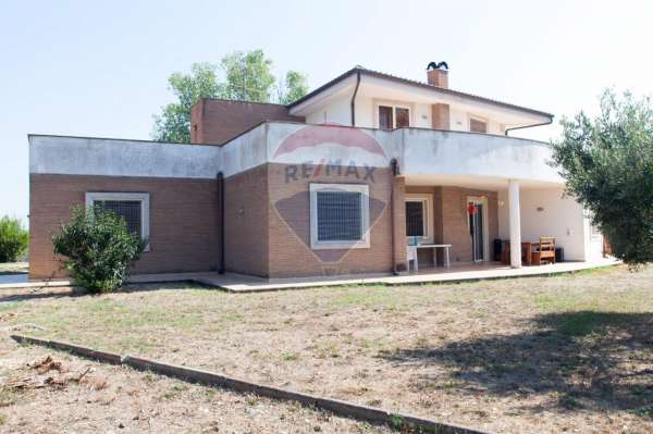 Foto Villa in vendita a Aprilia