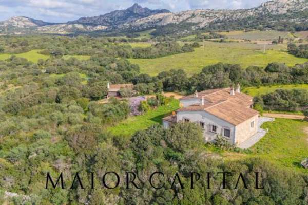 Foto Villa in vendita a Arzachena - 10 locali 400mq