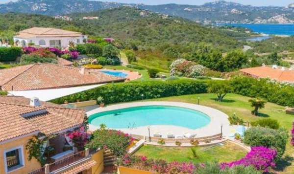 Foto Villa in vendita a Arzachena - 12 locali 620mq