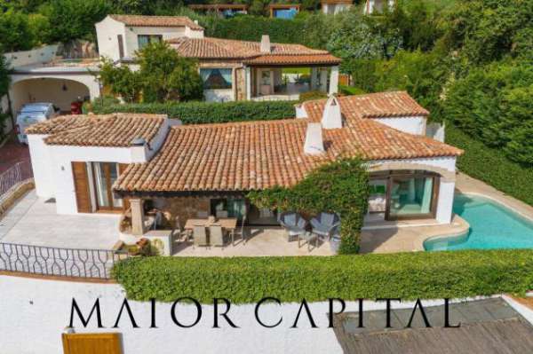 Foto Villa in vendita a Arzachena - 6 locali 212mq