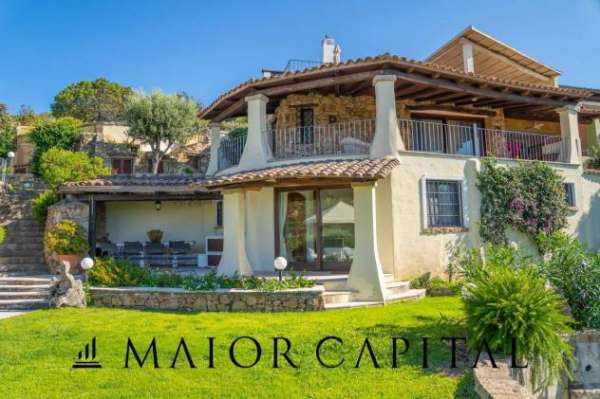 Foto Villa in vendita a Arzachena - 9 locali 363mq