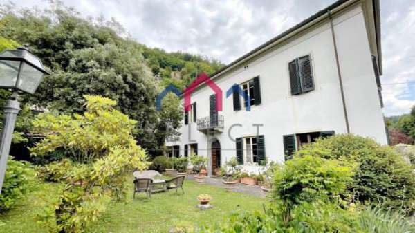 Foto Villa in vendita a Bagni di Lucca 350 mq  Rif: 1310816