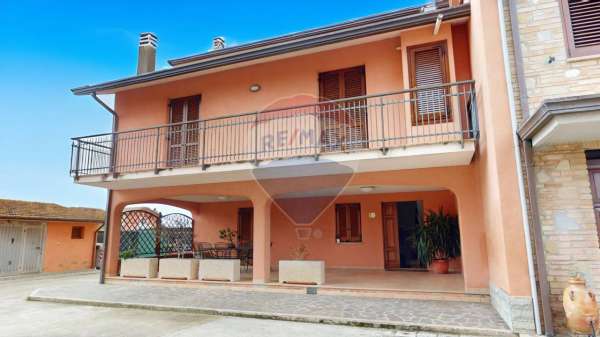Foto Villa in vendita a Bastia Umbra