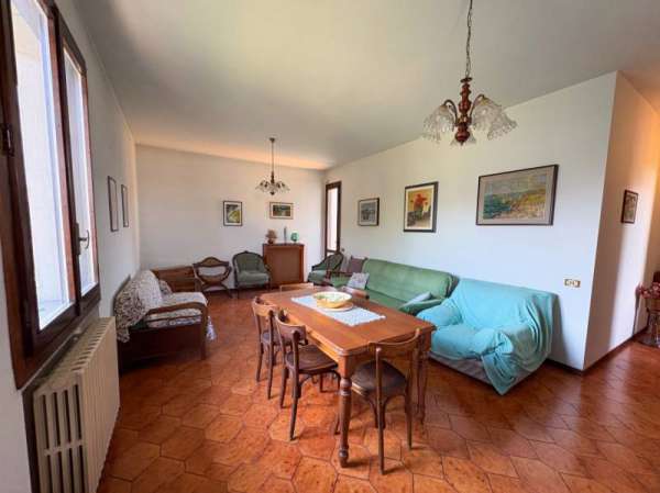 Foto Villa in Vendita a Biassono Biassono - Centro