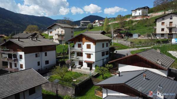 Foto Villa in Vendita a Borno Via Pizzo Camino