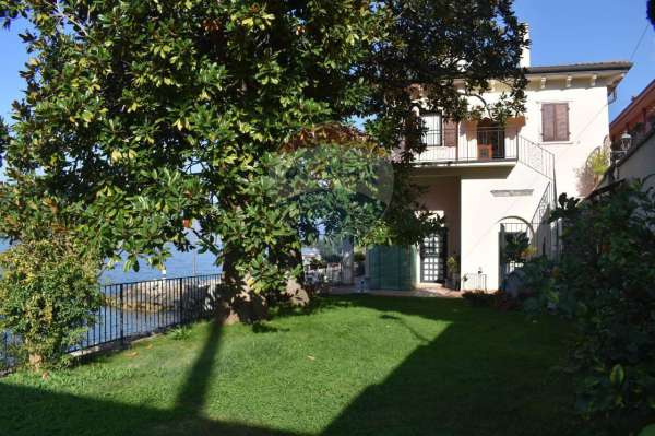Foto Villa in vendita a Brenzone