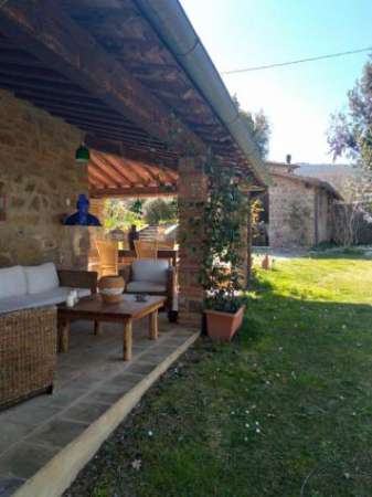 Foto Villa in vendita a Bucine - 9 locali 320mq