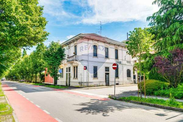 Foto Villa in vendita a Busto Arsizio