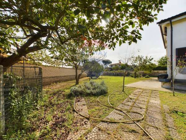 Foto Villa in vendita a Campagnano Di Roma