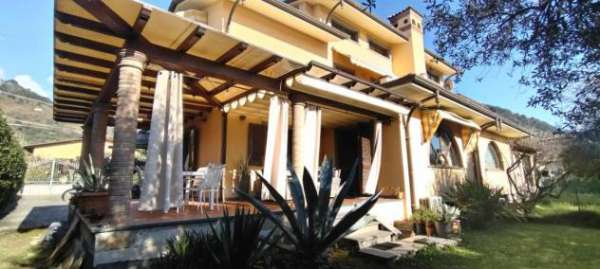 Foto Villa in vendita a Capanne - Montignoso 350 mq  Rif: 1311519