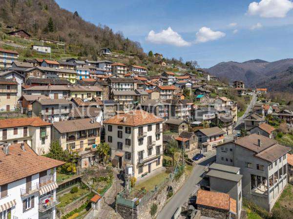 Foto Villa in vendita a Caprezzo