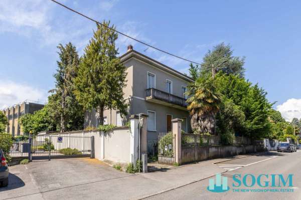 Foto Villa in vendita a Carate Brianza
