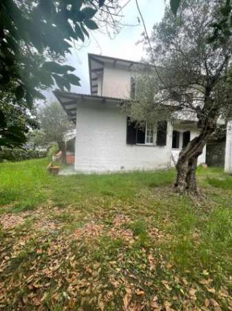 Foto Villa in vendita a Carrara 350 mq  Rif: 1287610