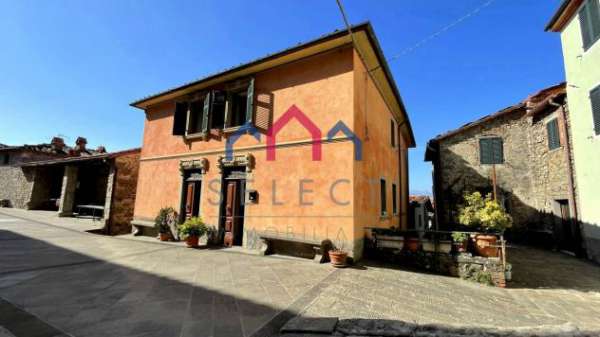 Foto Villa in vendita a Casabasciana - Bagni di Lucca 230 mq  Rif: 1310800