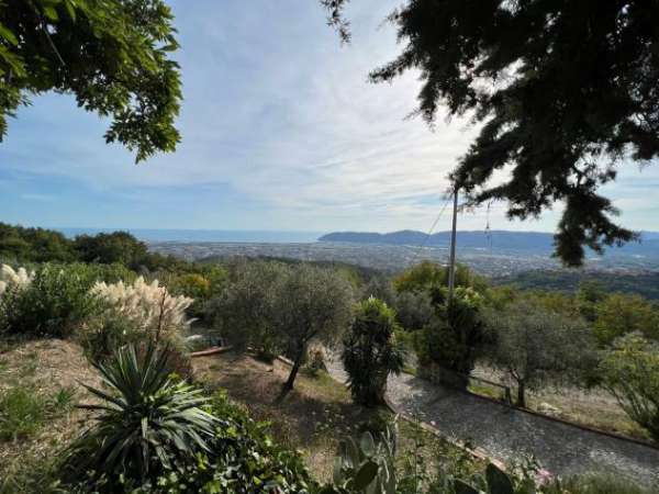 Foto Villa in vendita a Castelnuovo Magra