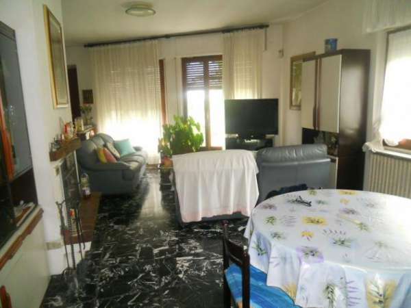 Foto Villa in vendita a Castelnuovo Magra