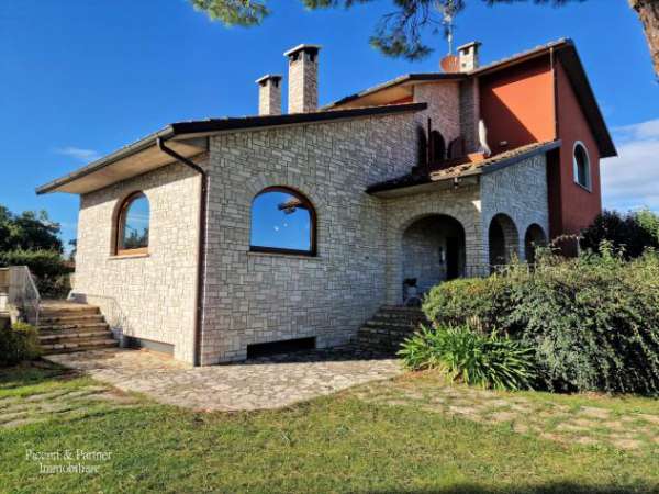 Foto Villa in vendita a Castiglione del Lago