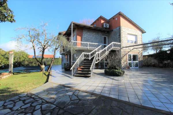 Foto Villa in vendita a Cavriglia