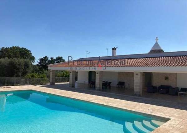 Foto Villa in vendita a Ceglie Messapica - 7 locali 17845mq