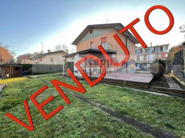 Foto Villa in vendita a Cernusco Sul Naviglio - 6 locali 260mq