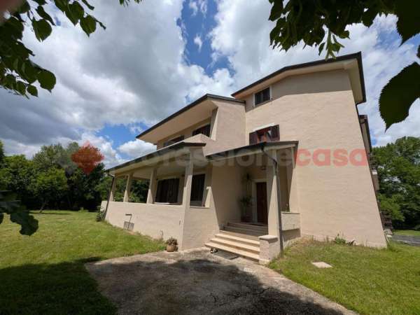 Foto Villa in vendita a Cervaro
