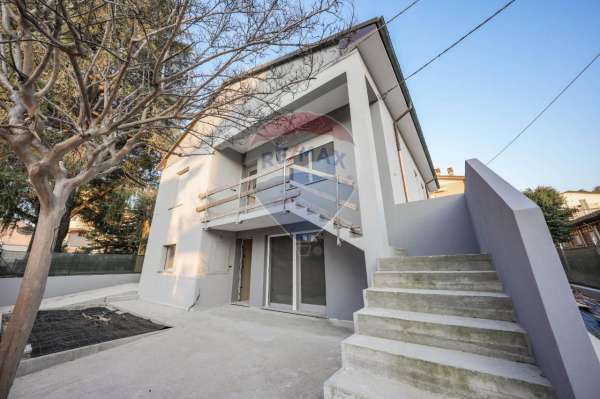 Foto Villa in vendita a Cesena