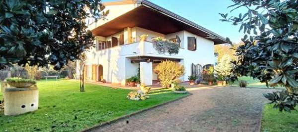 Foto Villa in vendita a Cinquale - Montignoso 480 mq  Rif: 1296968