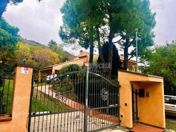 Foto Villa in vendita a Colonnella