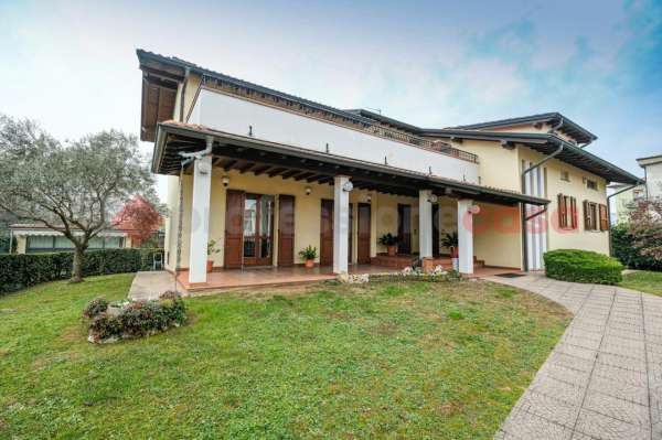Foto Villa in vendita a Dalmine