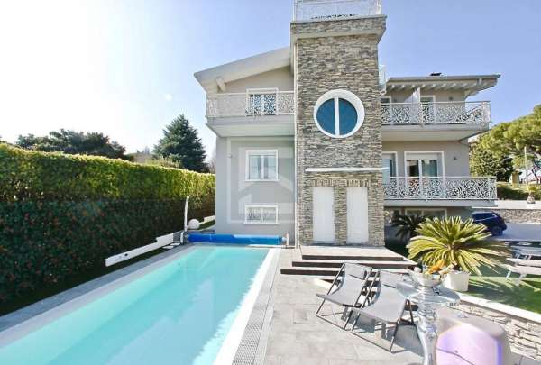 Foto Villa in vendita a Desenzano Del Garda