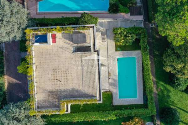 Foto Villa in Vendita a Desenzano del Garda Desenzano del Garda