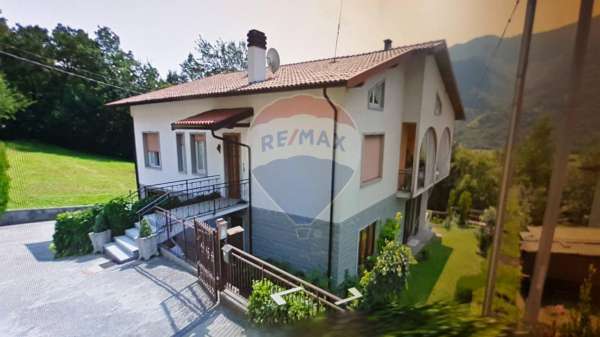 Foto Villa in vendita a Endine Gaiano