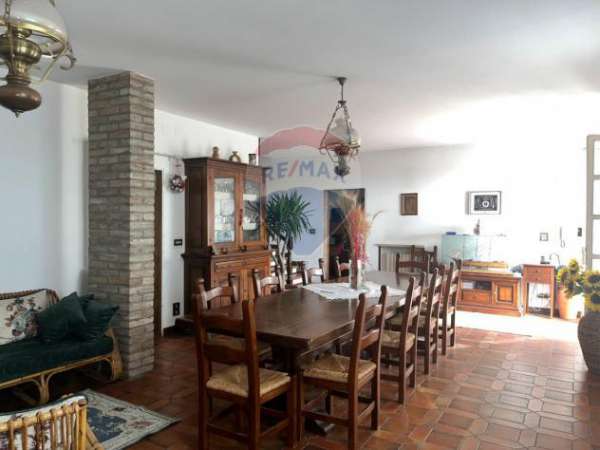 Foto Villa in vendita a Ferrara - 7 locali 216mq