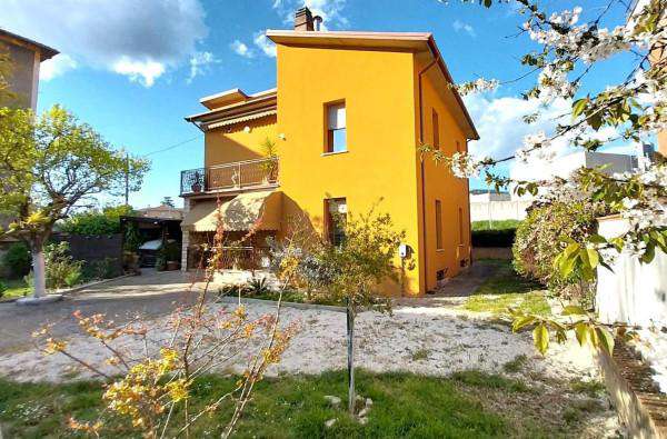 Foto Villa in vendita a Foligno