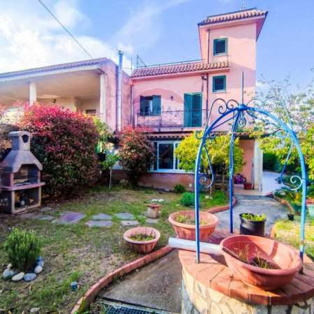 Foto Villa in vendita a Formia - 4 locali 173mq