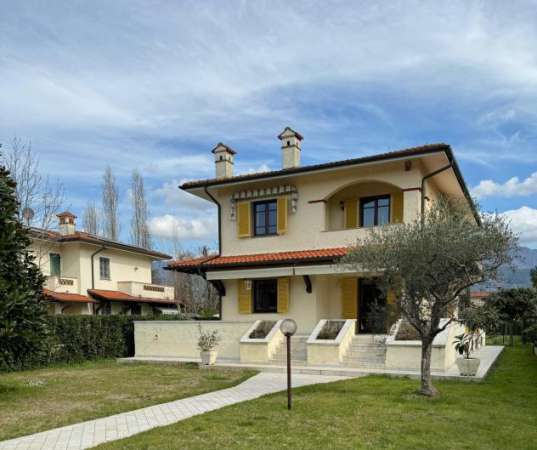 Foto Villa in vendita a Forte dei Marmi 180 mq  Rif: 1068754