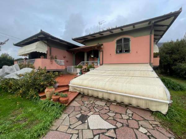 Foto Villa in vendita a Fossone - Carrara 200 mq  Rif: 1308952