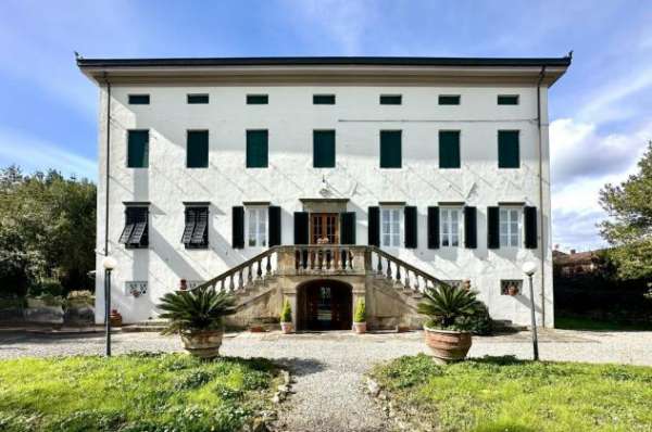 Foto Villa in vendita a Guamo - Capannori 380 mq  Rif: 1311547