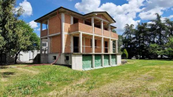 Foto Villa in vendita a Imola - 8 locali 326mq