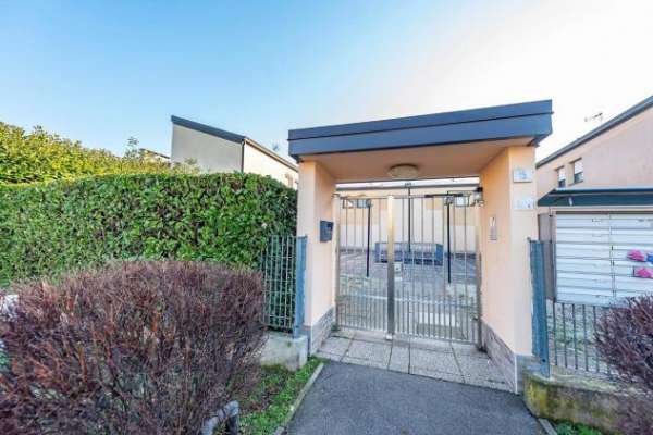 Foto Villa in vendita a Lainate - 4 locali 150mq