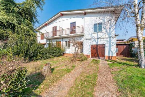 Foto Villa in vendita a Lainate - 4 locali 170mq
