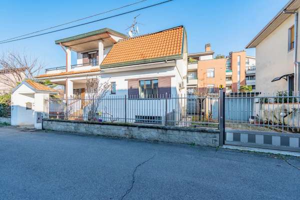 Foto Villa in vendita a Lainate