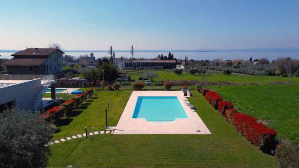Foto Villa in Vendita a Lazise Lazise - Centro