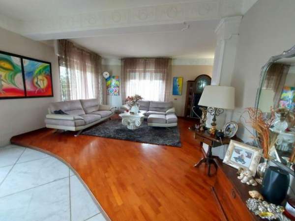 Foto Villa in vendita a Licciana Nardi
