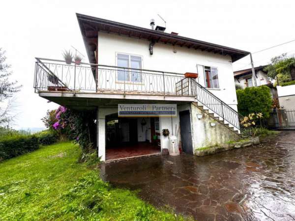 Foto Villa in Vendita a Lonato del Garda
