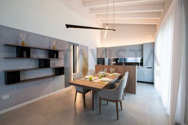 Foto Villa in Vendita a Lonato del Garda Lonato - Centro