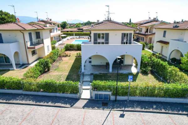 Foto Villa in vendita a Manerba Del Garda