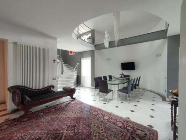 Foto Villa in vendita a Marina di Carrara - Carrara 200 mq  Rif: 1139512